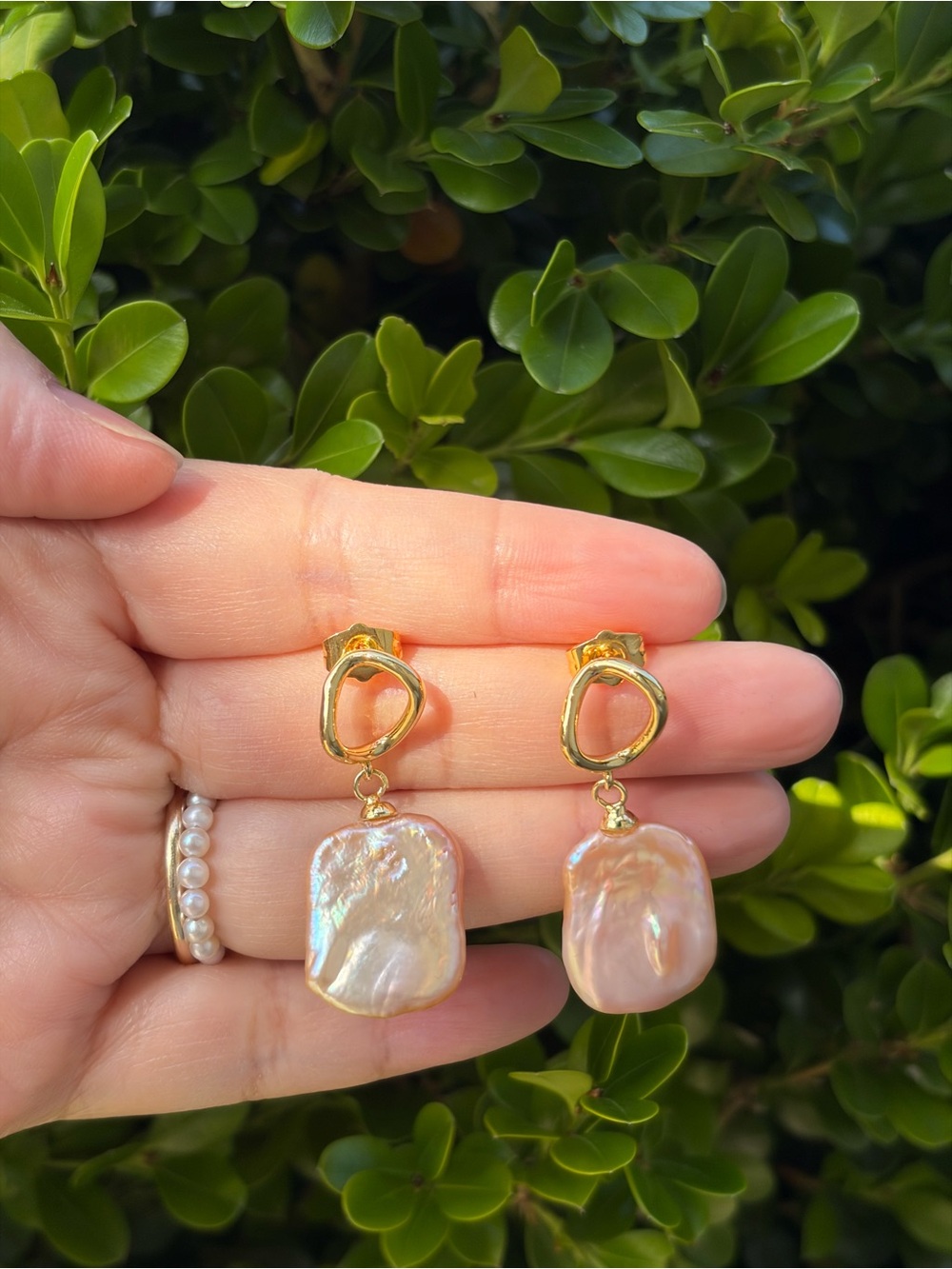 Metallic like peach/pink tone Keshi pearls